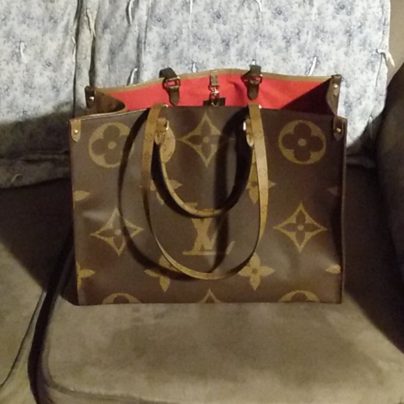 Louis Vuitton On The Go reverse label Tote - Picture 1 of 9